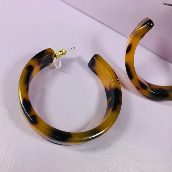 Tortoise Thick Hoops - Picture 7 of 8